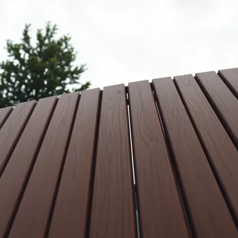 Ogrodzenie z blachy drewnopodobnej